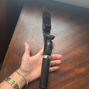 Selfie show Black Selfie Stick with Bluetooth Remote